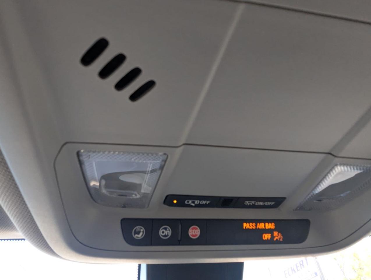 2021 Chevrolet Equinox LS WITH APPLE CARPLAY!! Photo
