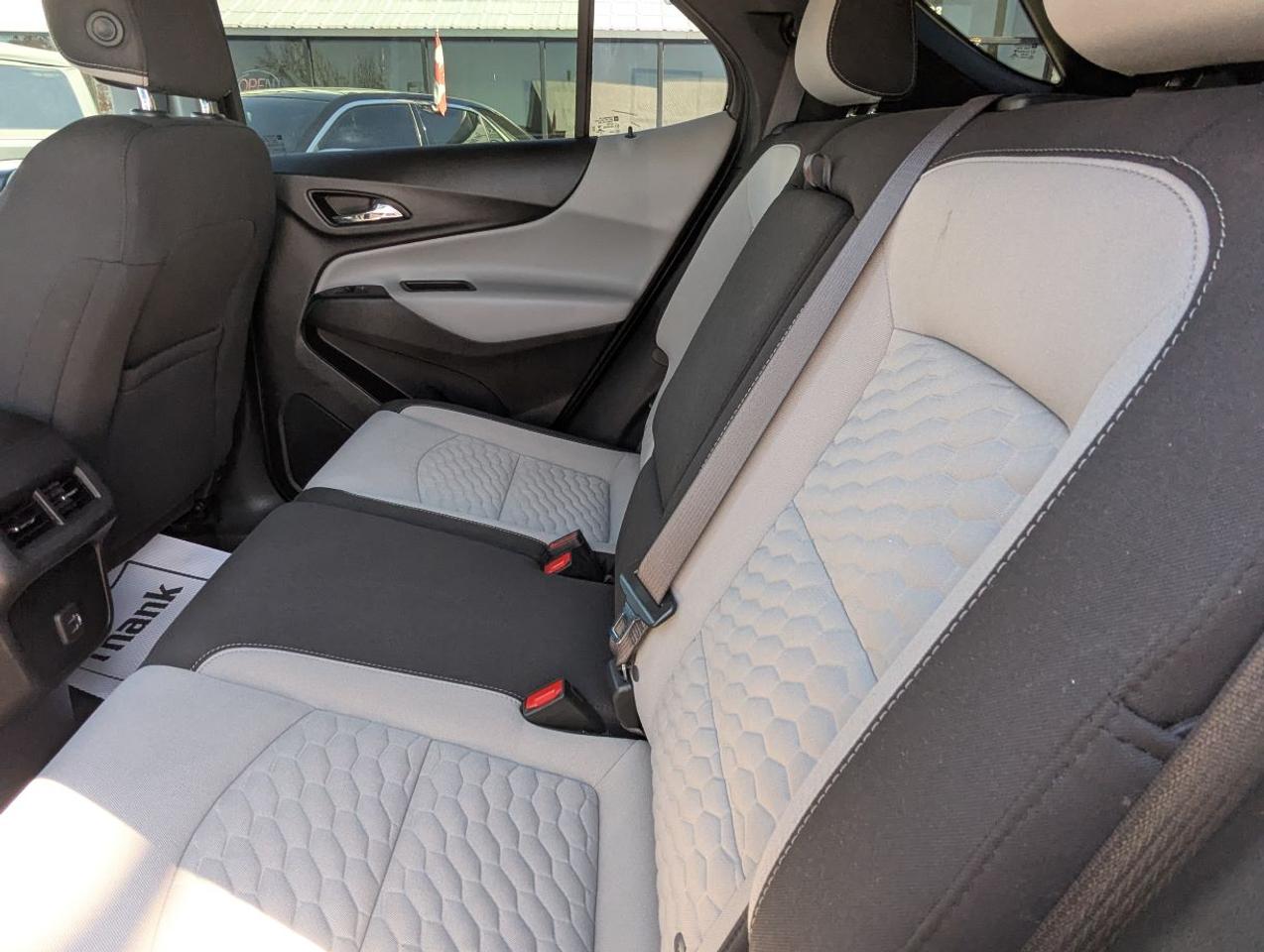 2021 Chevrolet Equinox LS WITH APPLE CARPLAY!! Photo