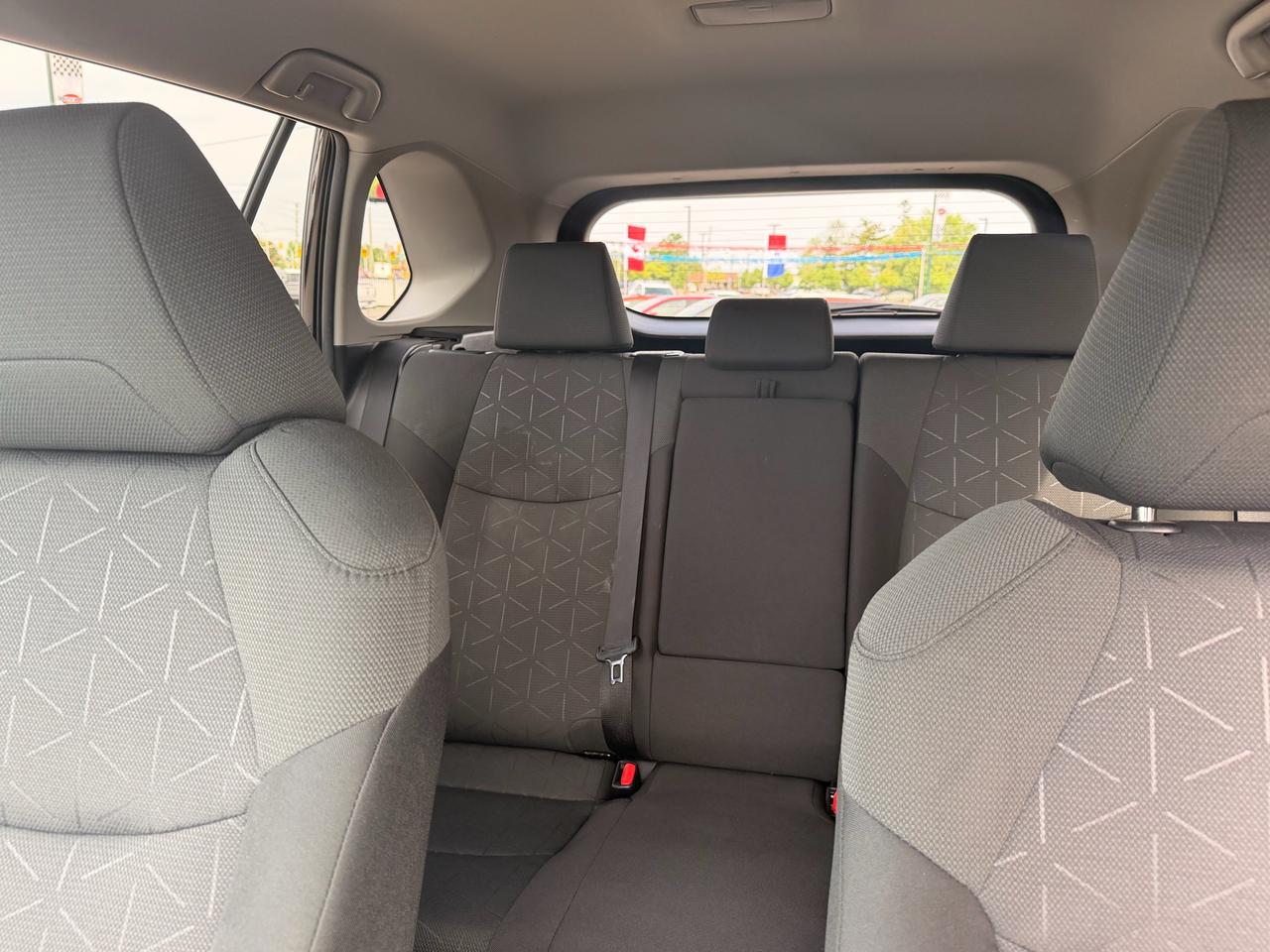 2022 Toyota RAV4 LE Photo