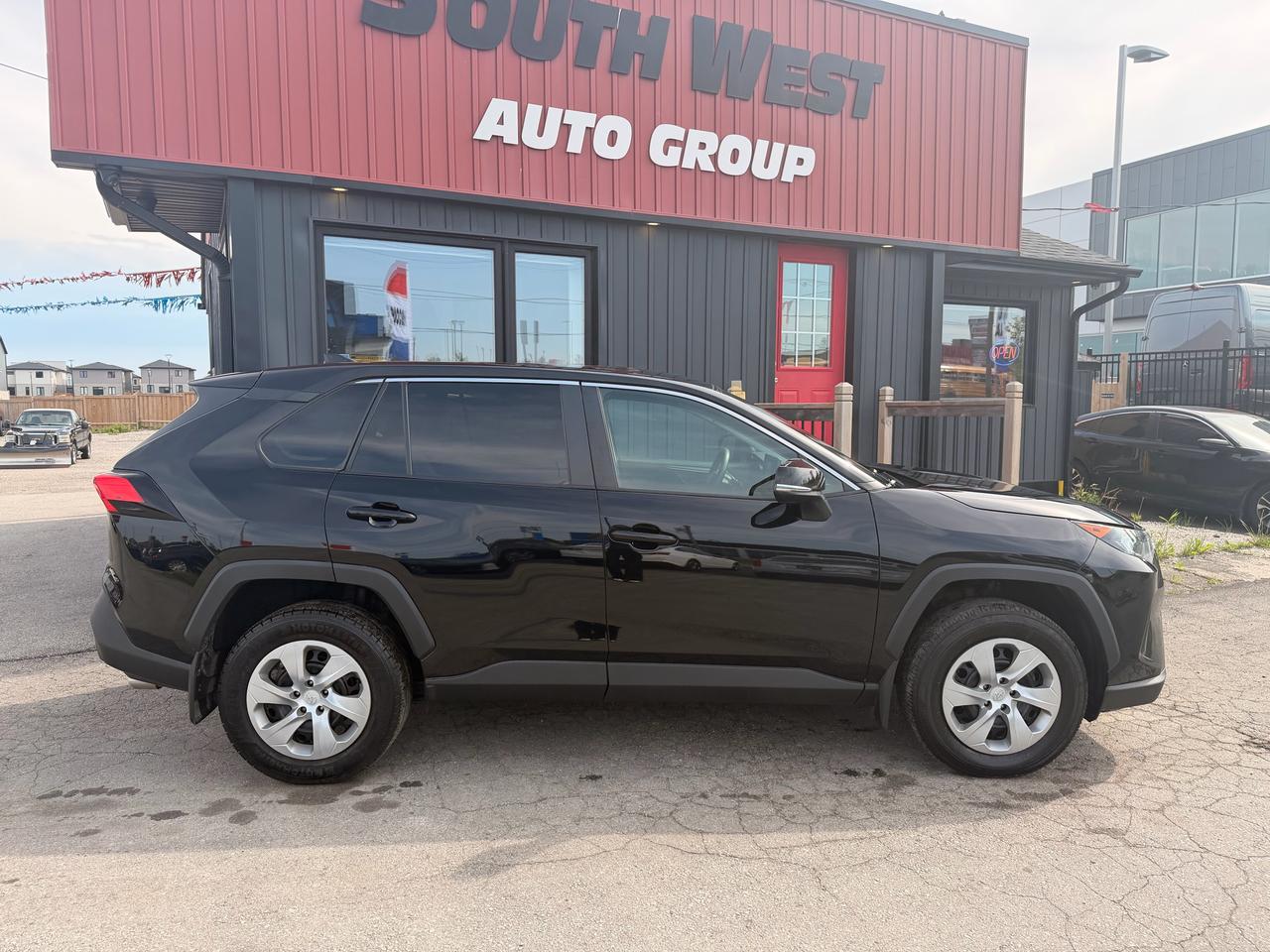 2022 Toyota RAV4 LE Photo