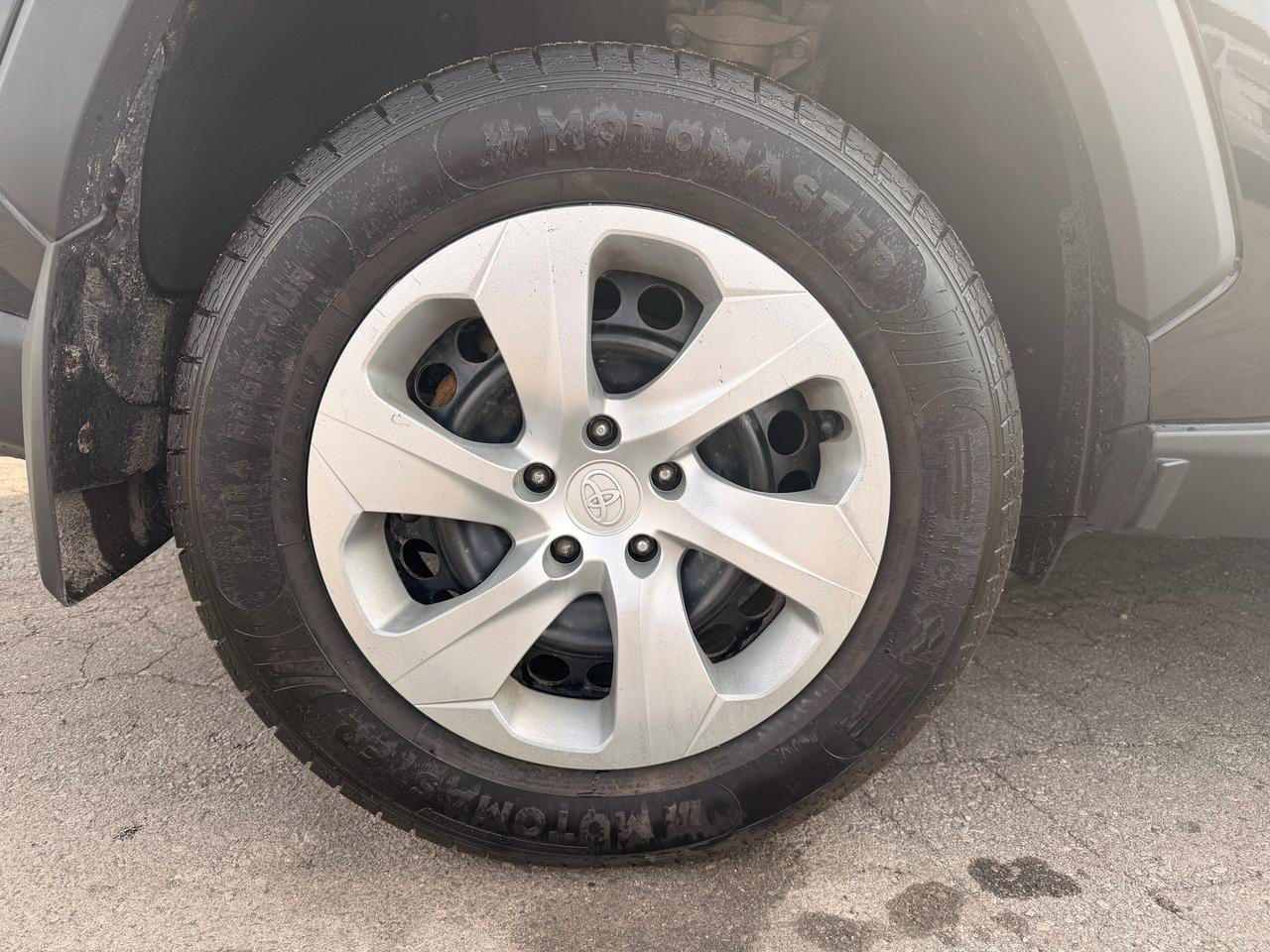 2022 Toyota RAV4 LE Photo