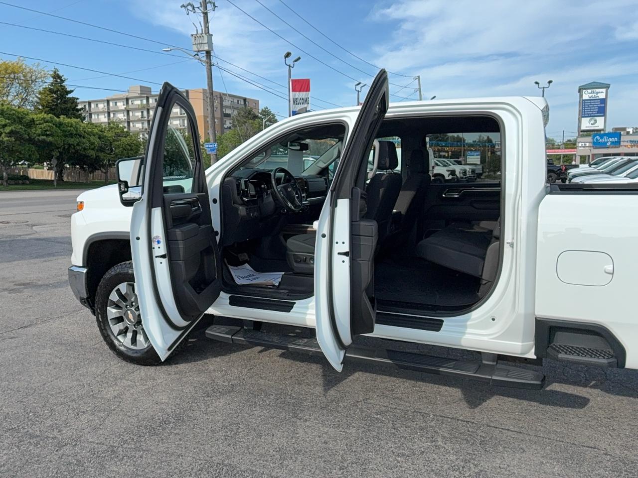 2024 Chevrolet Silverado 2500 HD LT Z71 4WD CrewCab 6.6L8cylDuramaxDiesel 8ftBox Photo