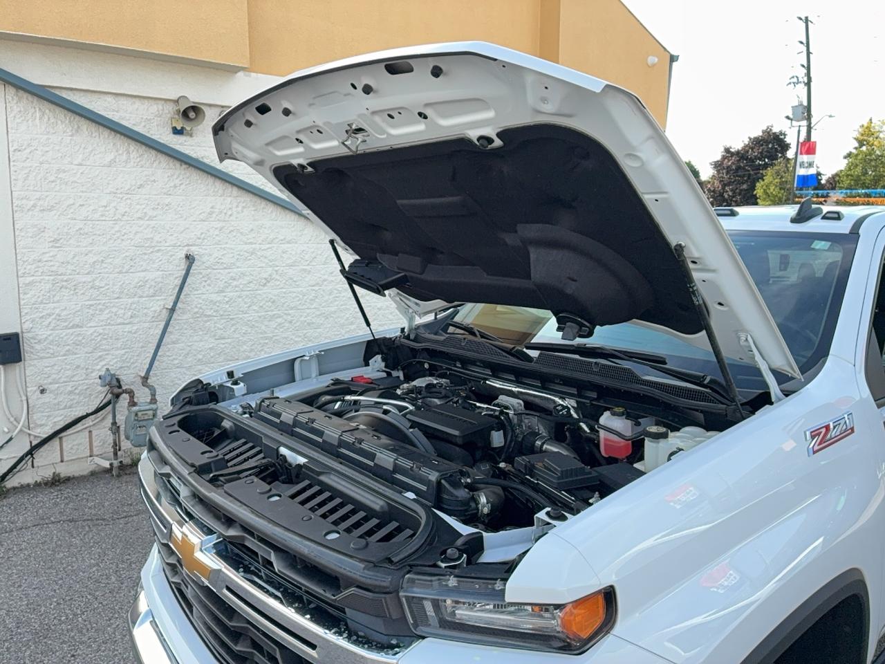 2024 Chevrolet Silverado 2500 HD LT Z71 4WD CrewCab 6.6L8cylDuramaxDiesel 8ftBox Photo