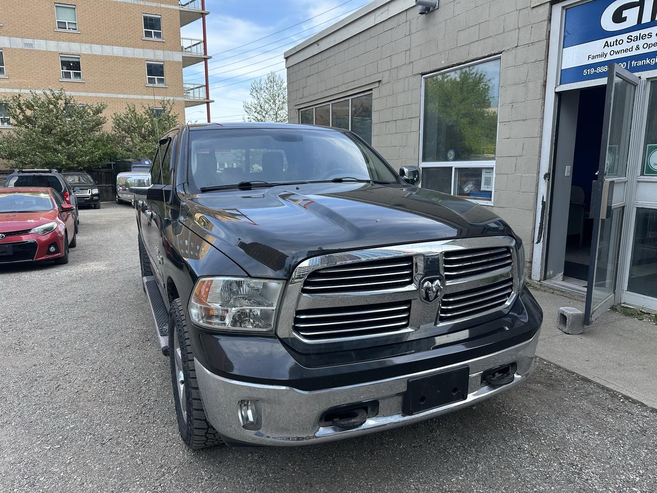 2015 RAM 1500 4WD CREW CAB 140.5" BIG HORN