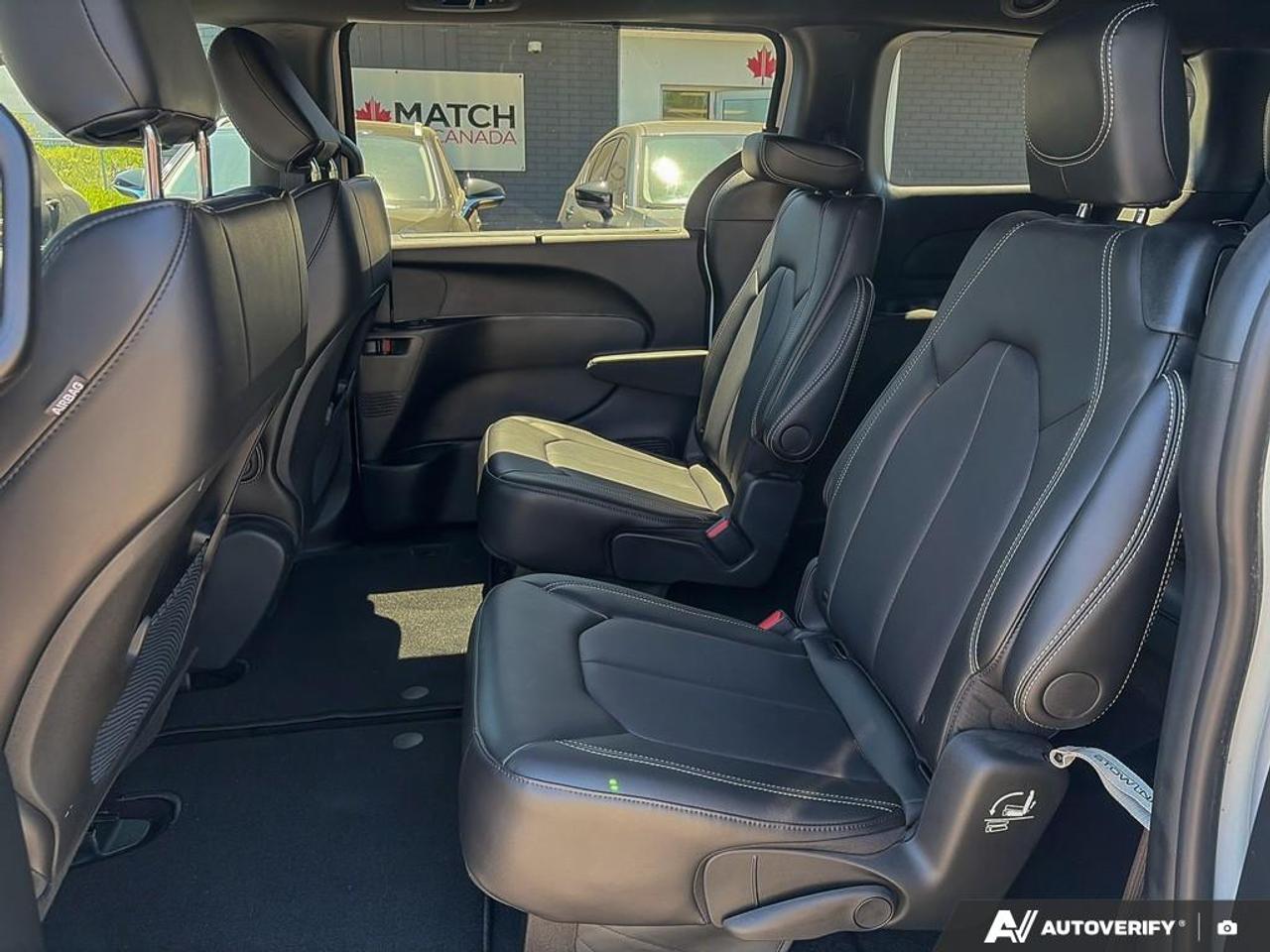 2025 Chrysler Grand Caravan SXT / NO ACCIDENTS / LEATHER / PWR DOORS / 7SEATER Photo
