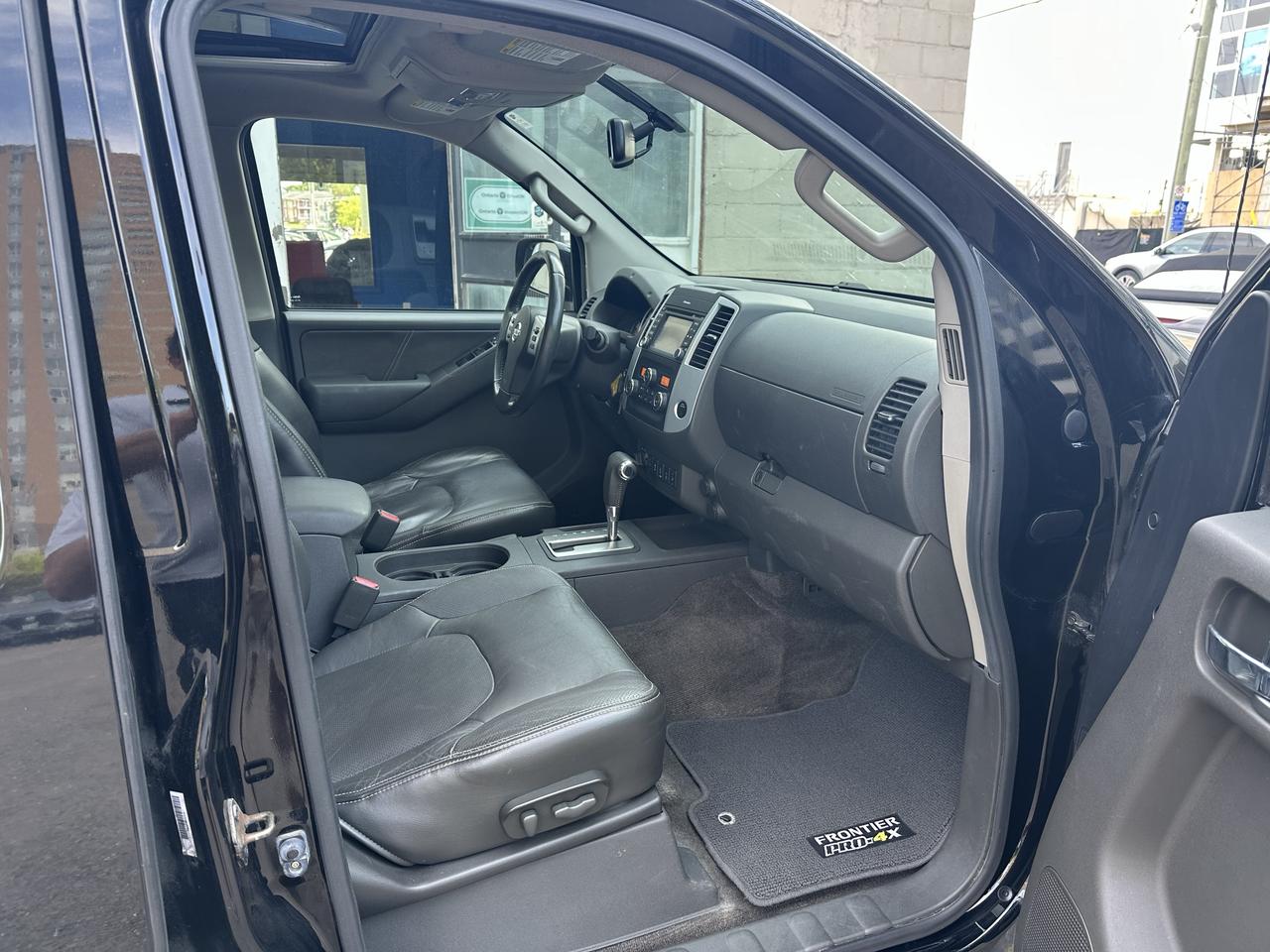 2014 Nissan Frontier 4WD CREW CAB SWB AUTO PRO-4X Photo