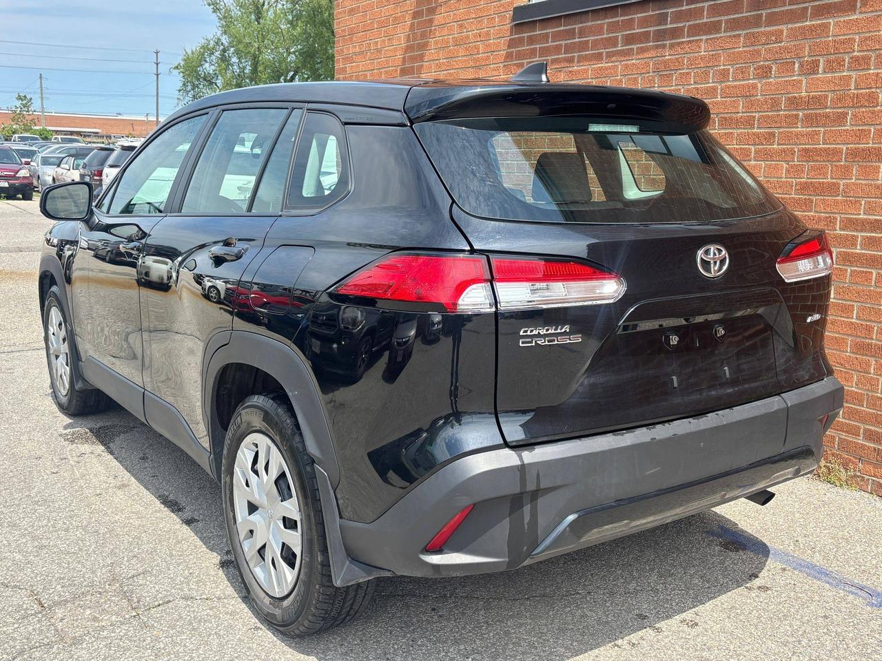 2022 Toyota Corolla Cross L AWD Photo4