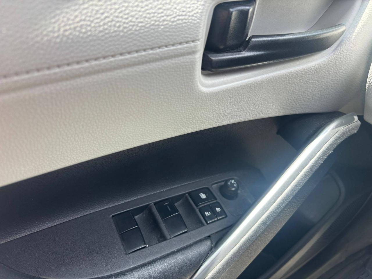 2022 Toyota Corolla Cross L AWD Photo