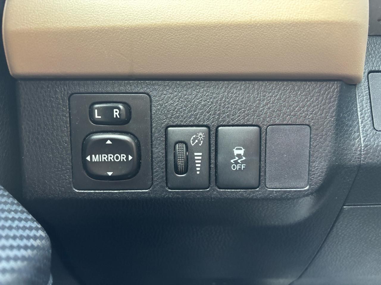 2013 Toyota RAV4 FWD 4dr LE Photo