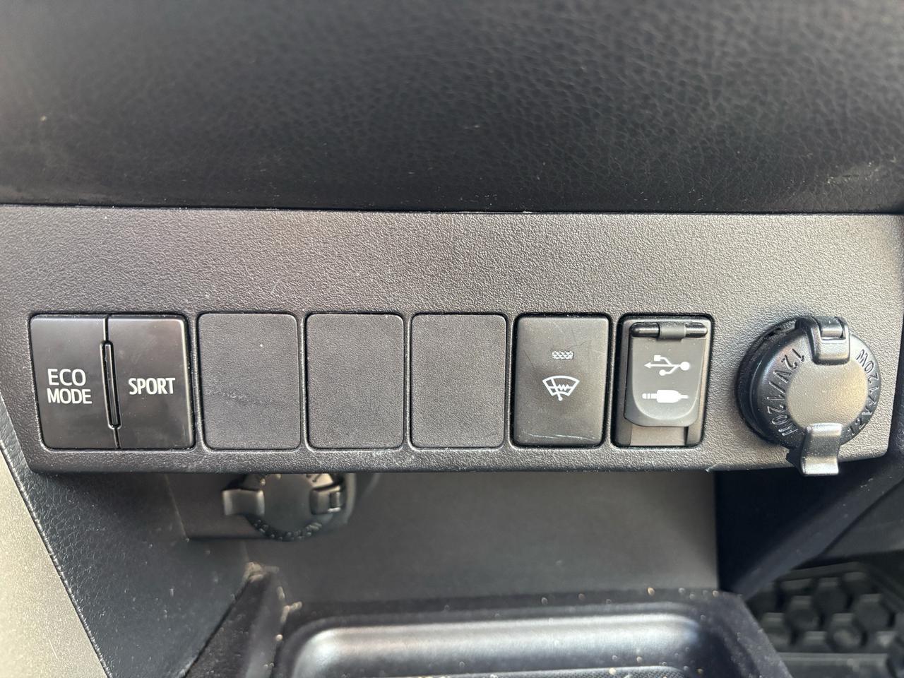 2013 Toyota RAV4 FWD 4dr LE Photo