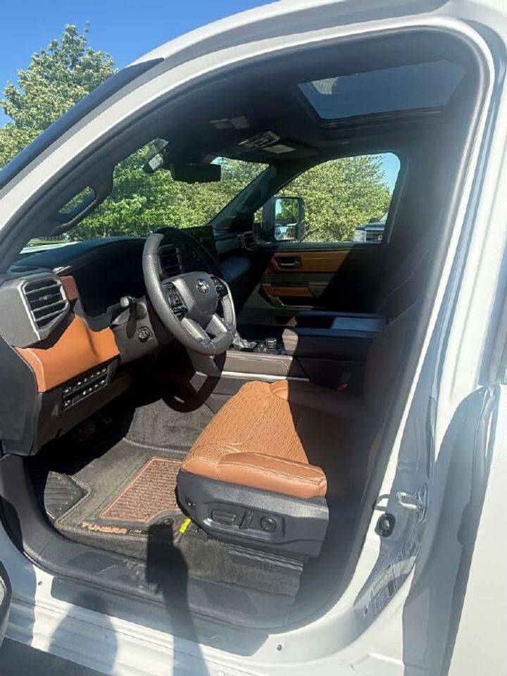 2026 Toyota Tundra CREWMAX PLATINUM/C Photo