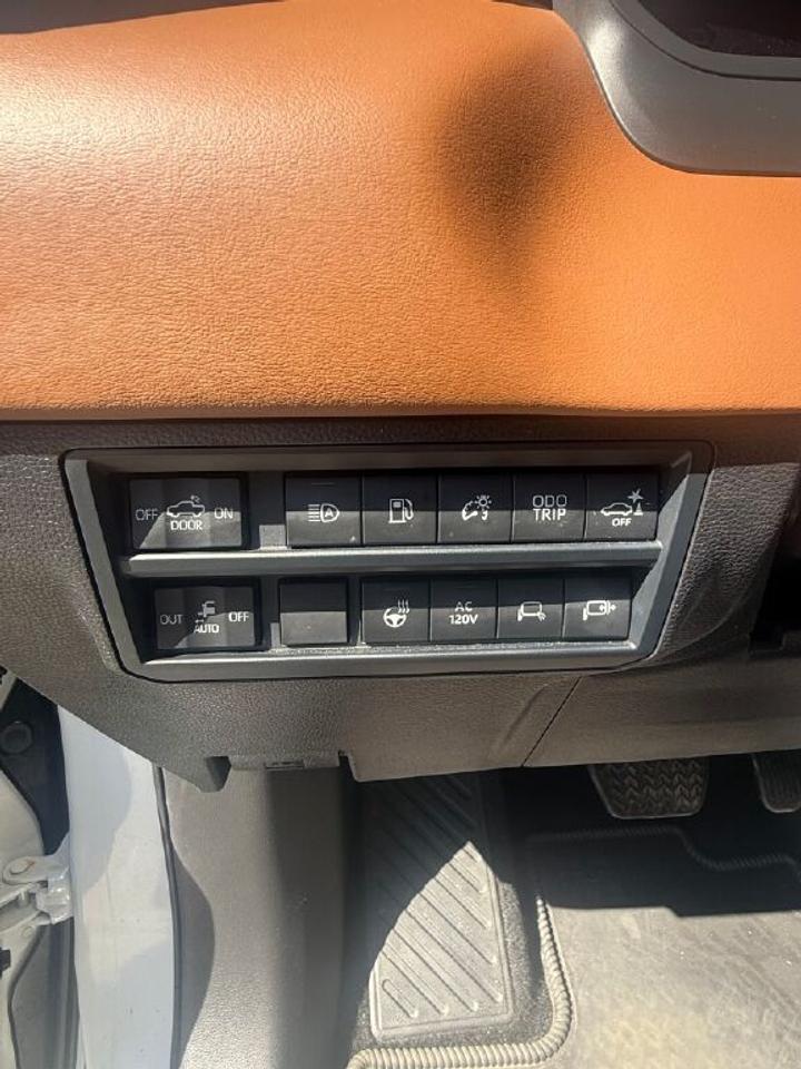 2026 Toyota Tundra CREWMAX PLATINUM/C Photo