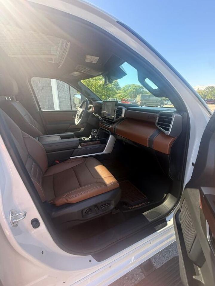 2026 Toyota Tundra CREWMAX PLATINUM/C Photo