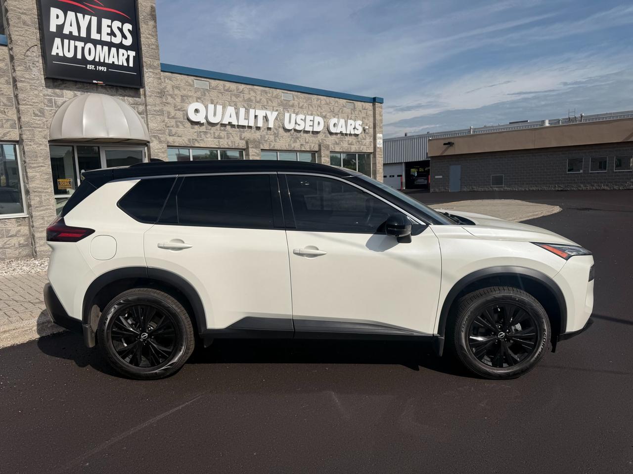 2023 Nissan Rogue SV MIDNIGHT EDITION Photo