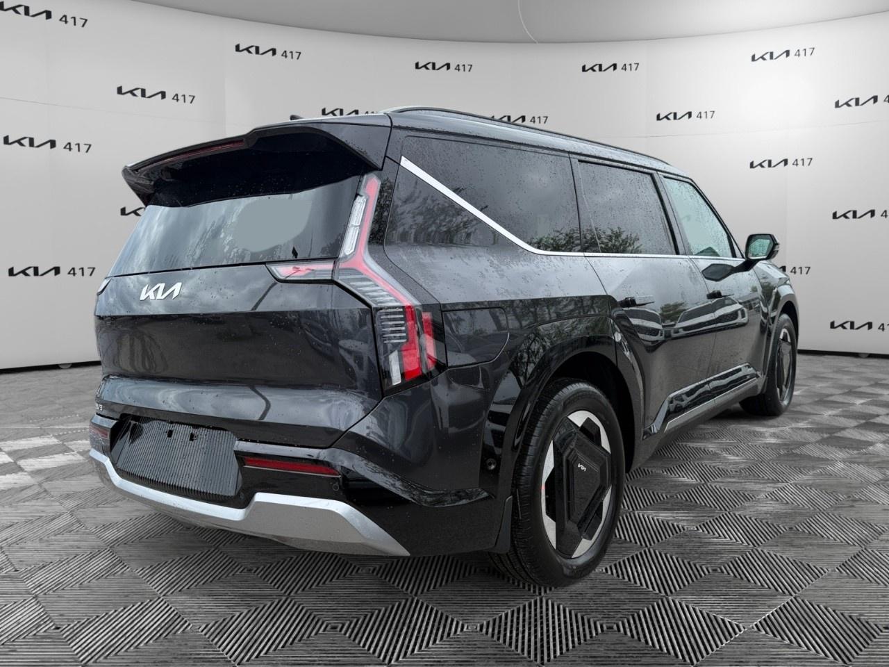2026 Kia EV9 Land w/Premium Package AWD Photo4