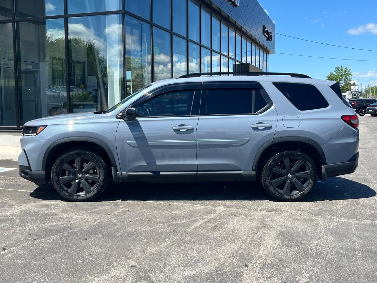 2025 Honda Pilot Black Edition AWD Photo2