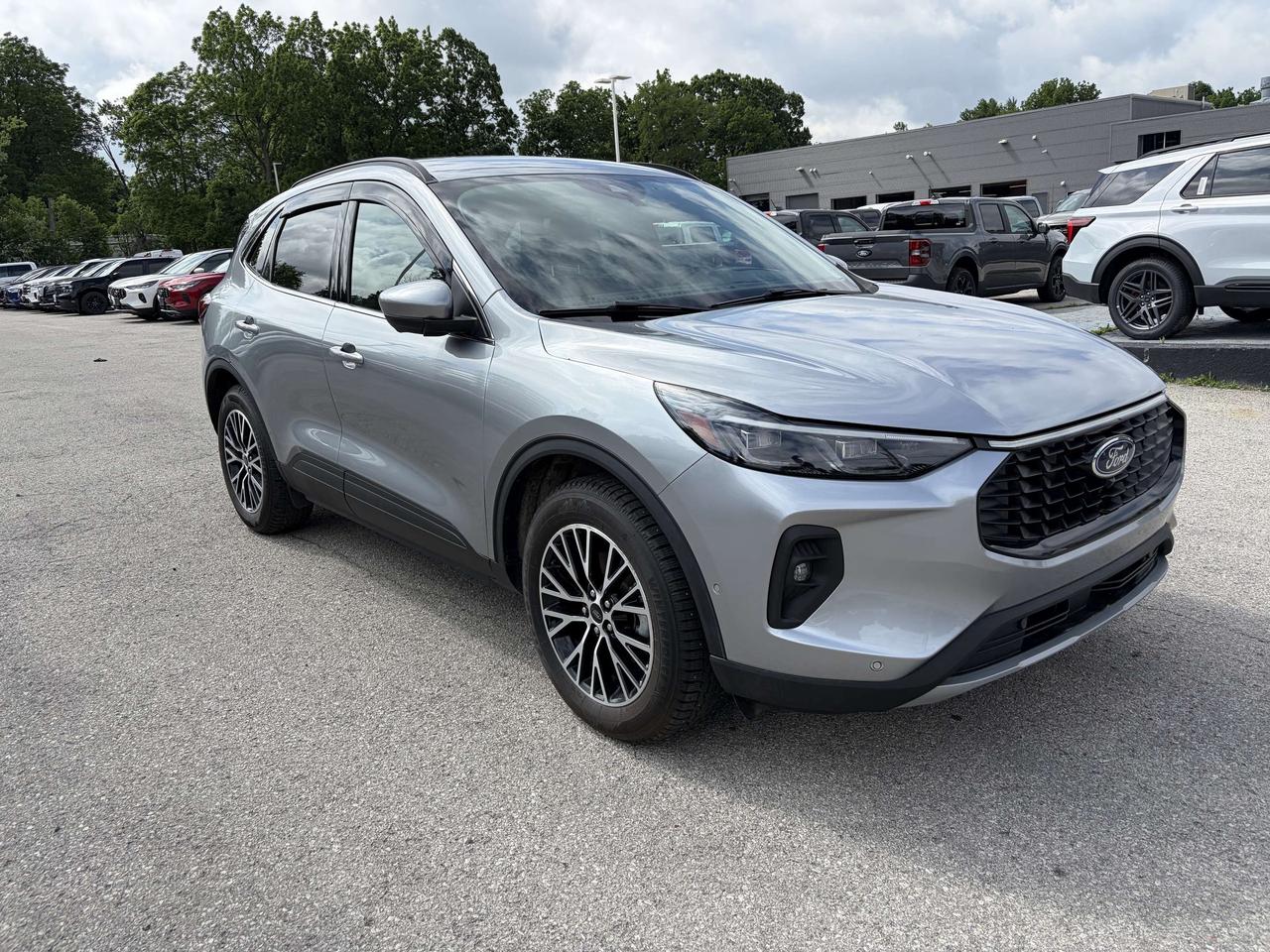 2024 Ford Escape PHEV FWD Photo2
