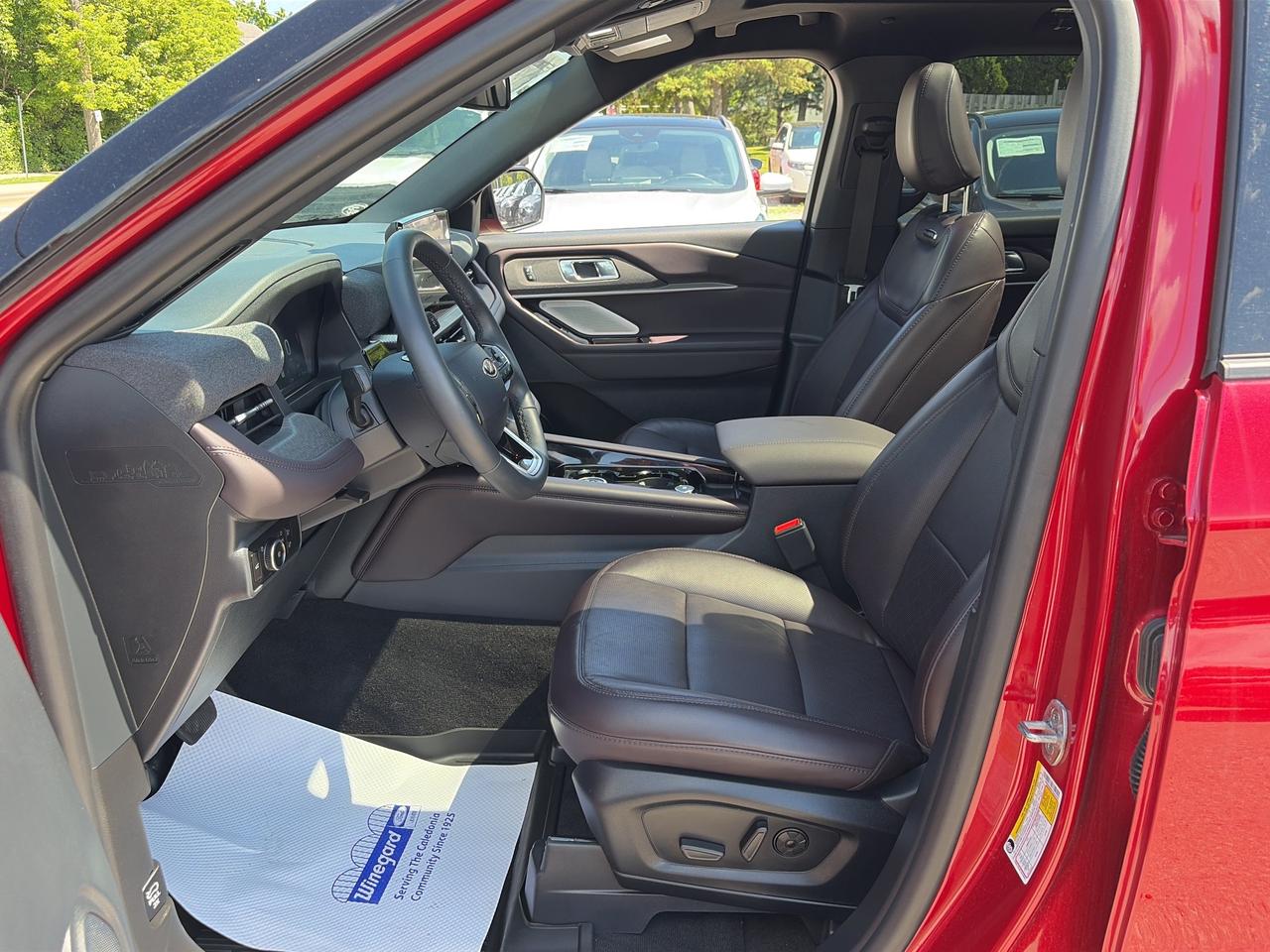 2026 Ford Explorer Platinum 4WD Photo