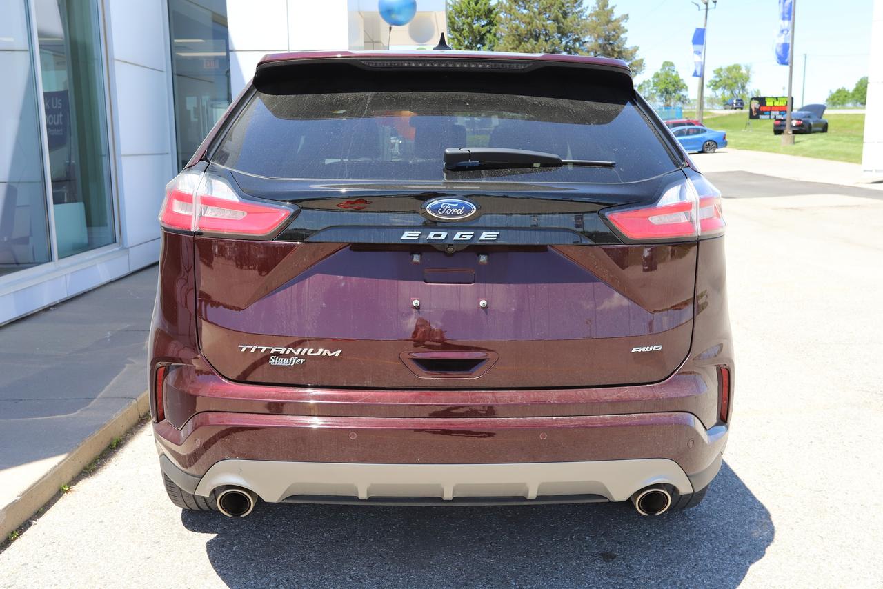 2022 Ford Edge Titanium AWD Photo4