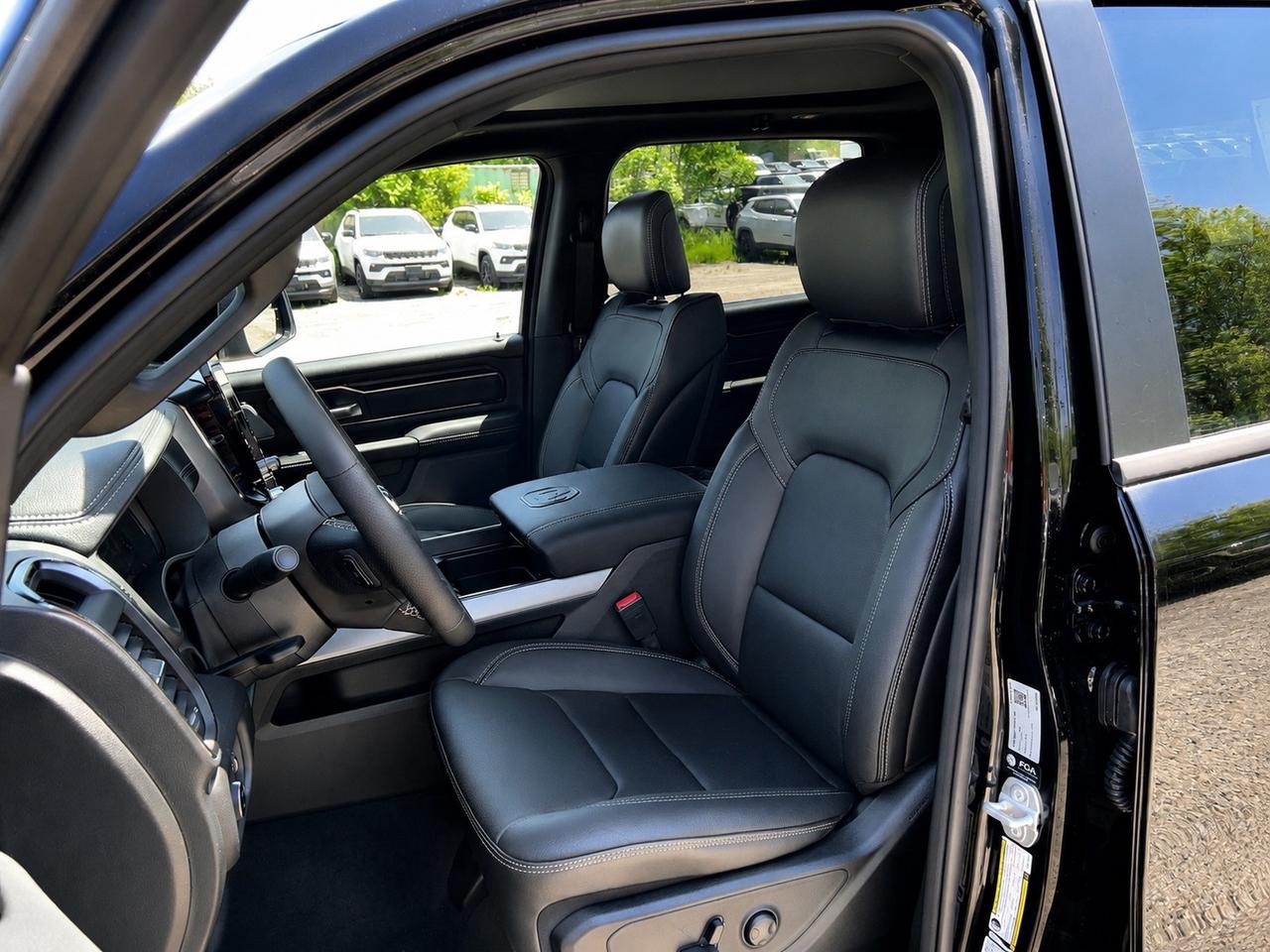 2026 RAM 1500 SPORT | Sport Hood | HEMI 3.92 | Pano Roof | Lvl1 Photo4