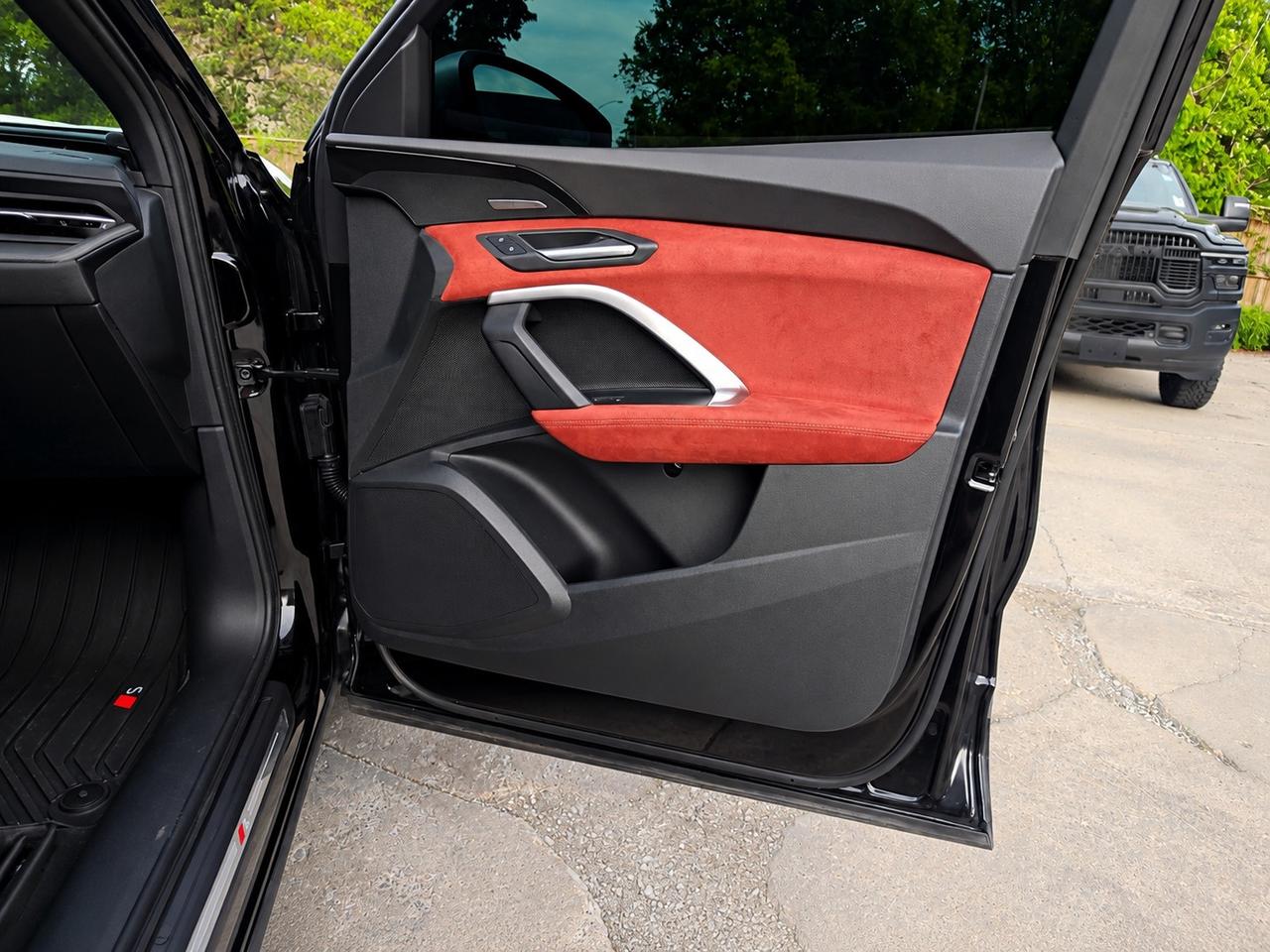 2025 Audi SQ5 Progressiv 3.0T | Red Leather | AWD Photo