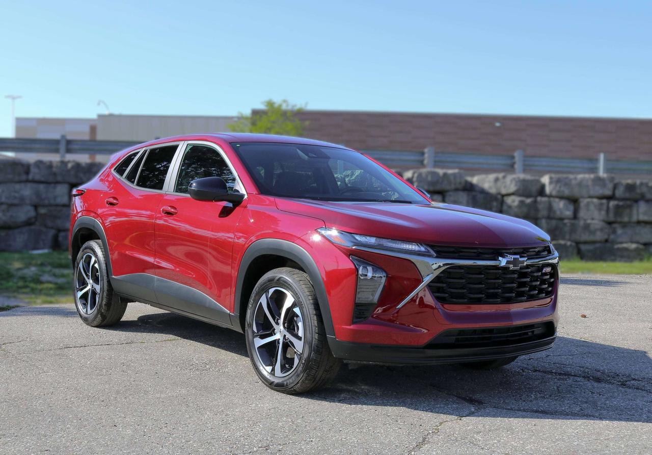 2025 Chevrolet Trax FWD 4dr 1RS  |  BLUETOOTH | HEATED SEAT | Photo2