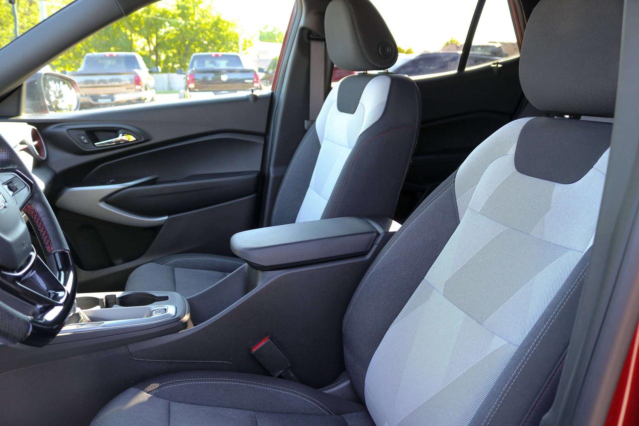 2025 Chevrolet Trax FWD 4dr 1RS  |  BLUETOOTH | HEATED SEAT | Photo