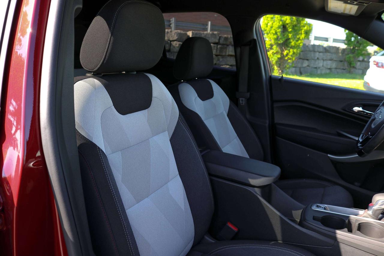 2025 Chevrolet Trax FWD 4dr 1RS  |  BLUETOOTH | HEATED SEAT | Photo