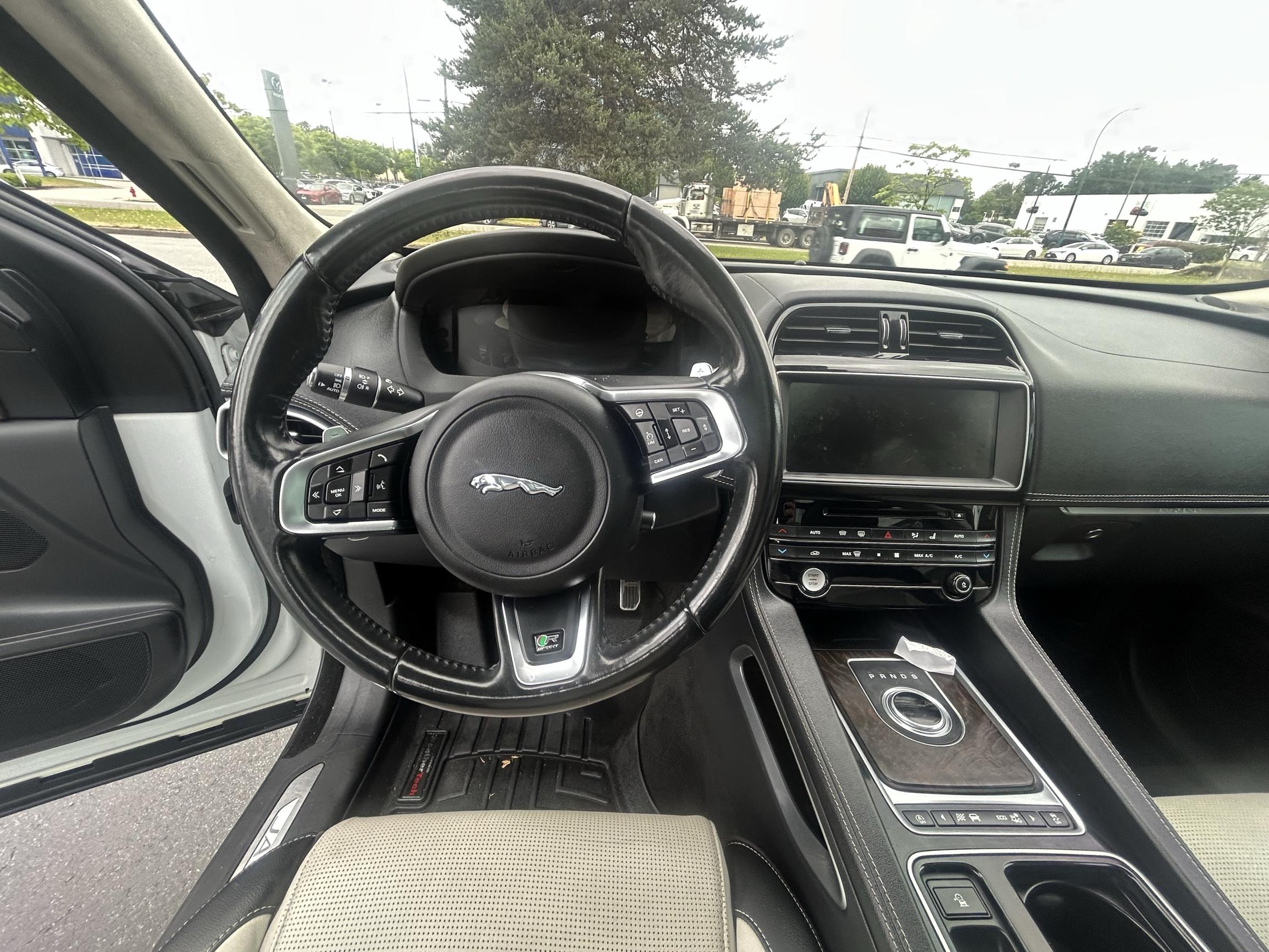 2018 Jaguar F-PACE R-Sport - Photo 28