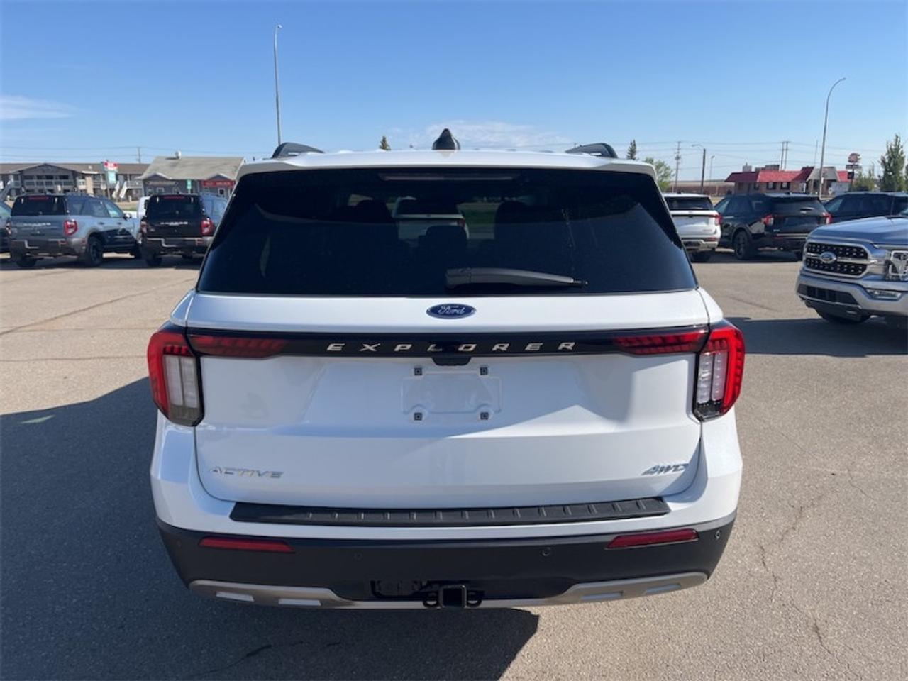 2026 Ford Explorer Active Photo5