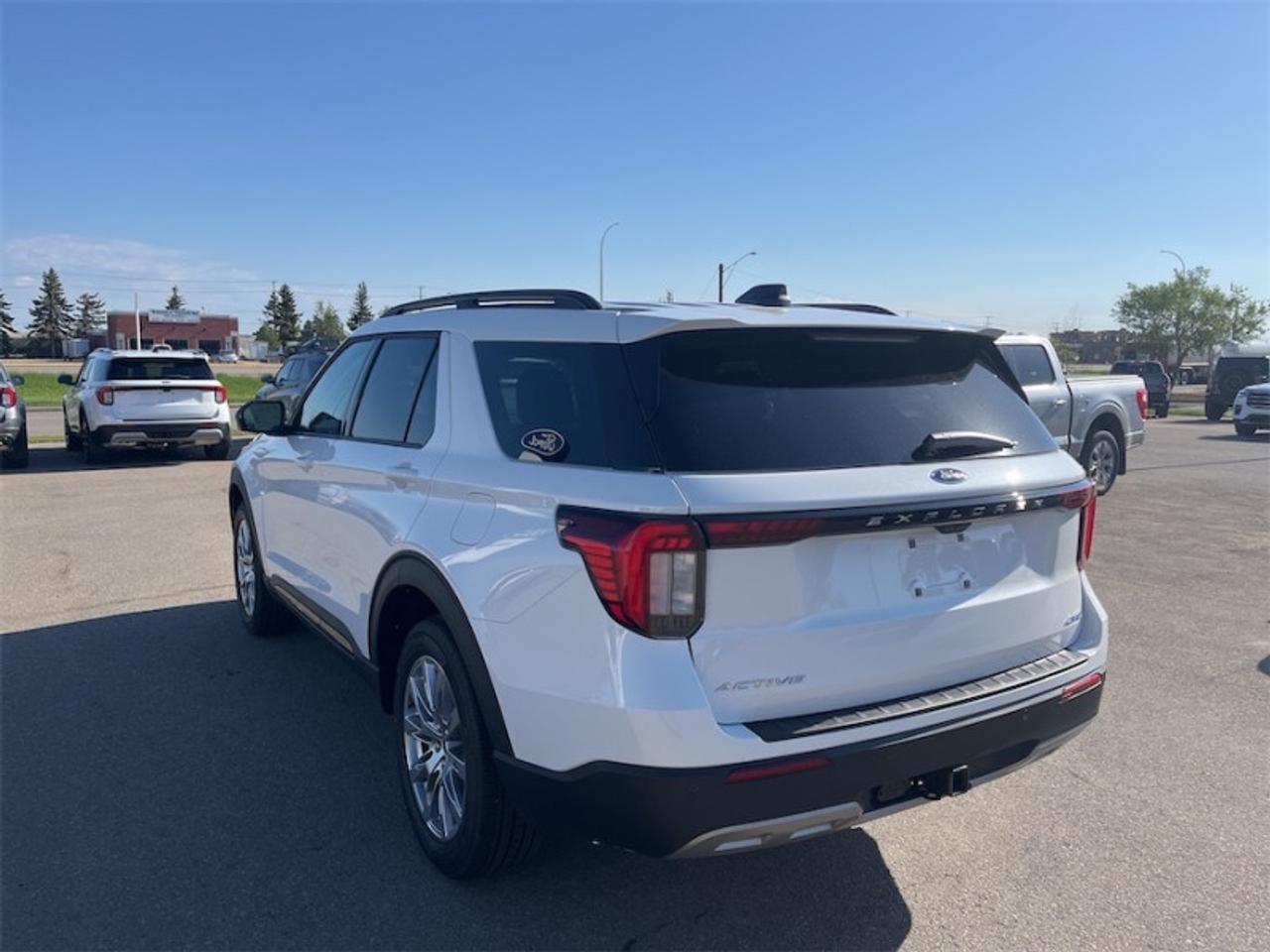 2026 Ford Explorer Active Photo5