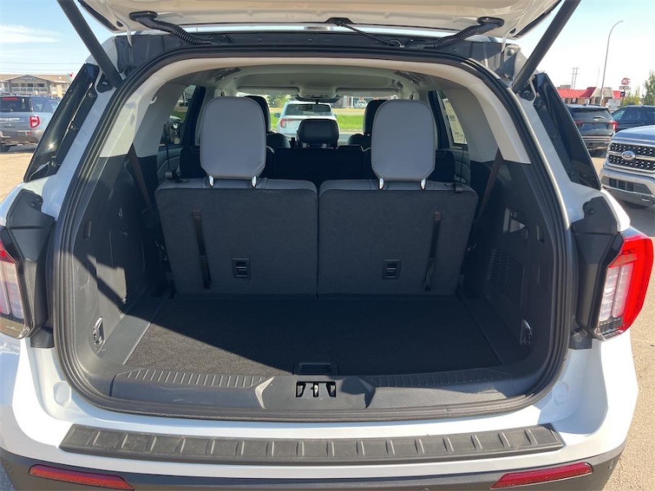 2026 Ford Explorer Active Photo5