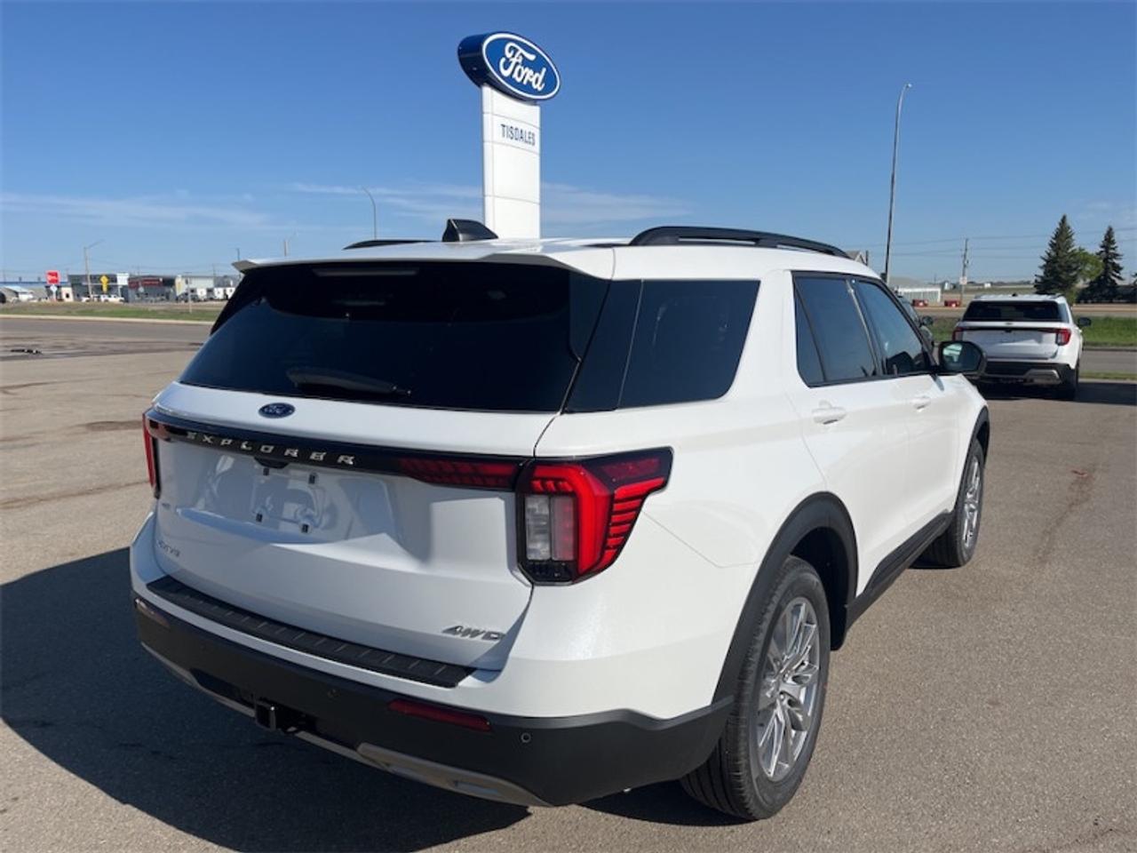 2026 Ford Explorer Active Photo5