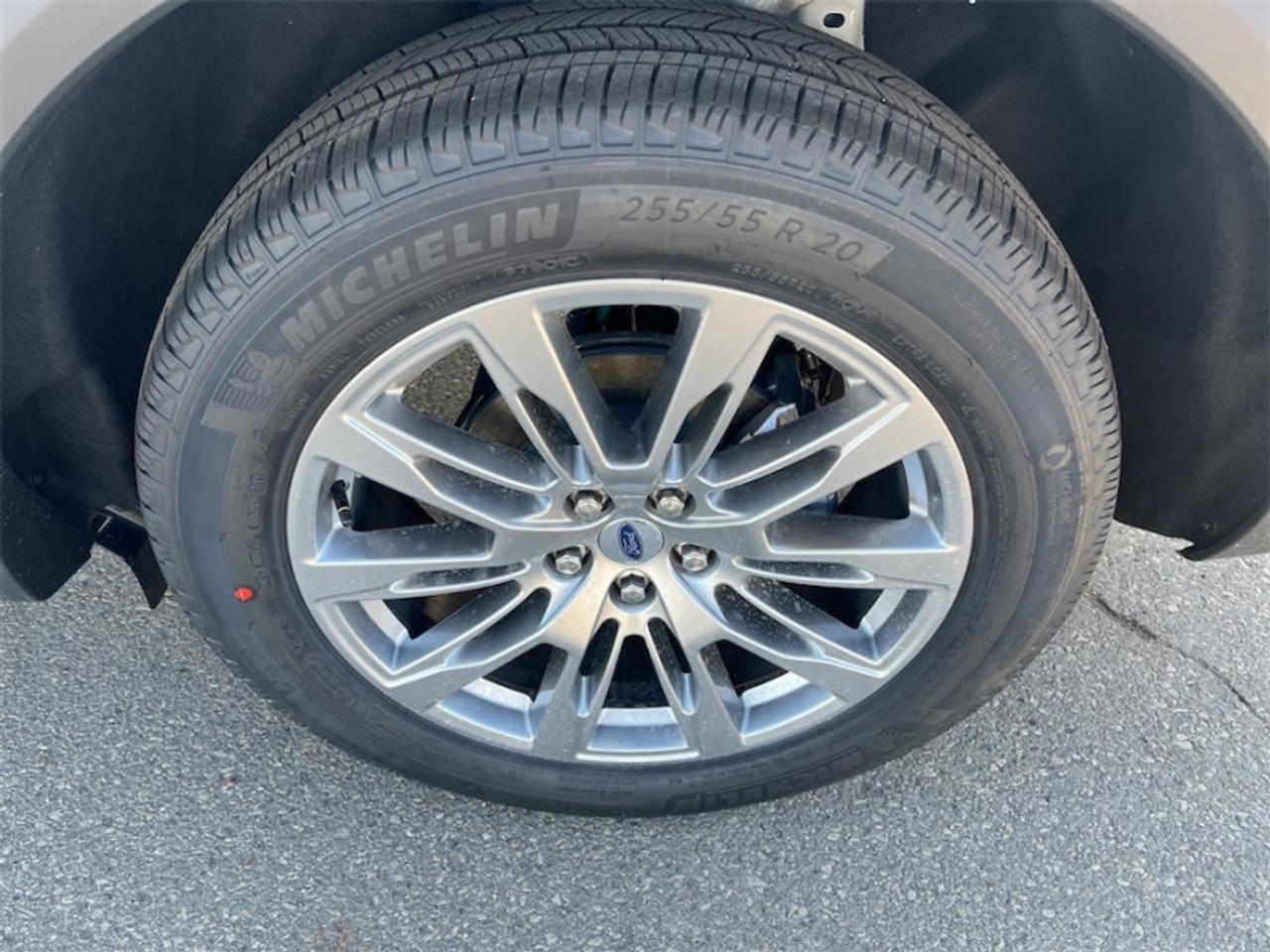 2026 Ford Explorer Active Photo5