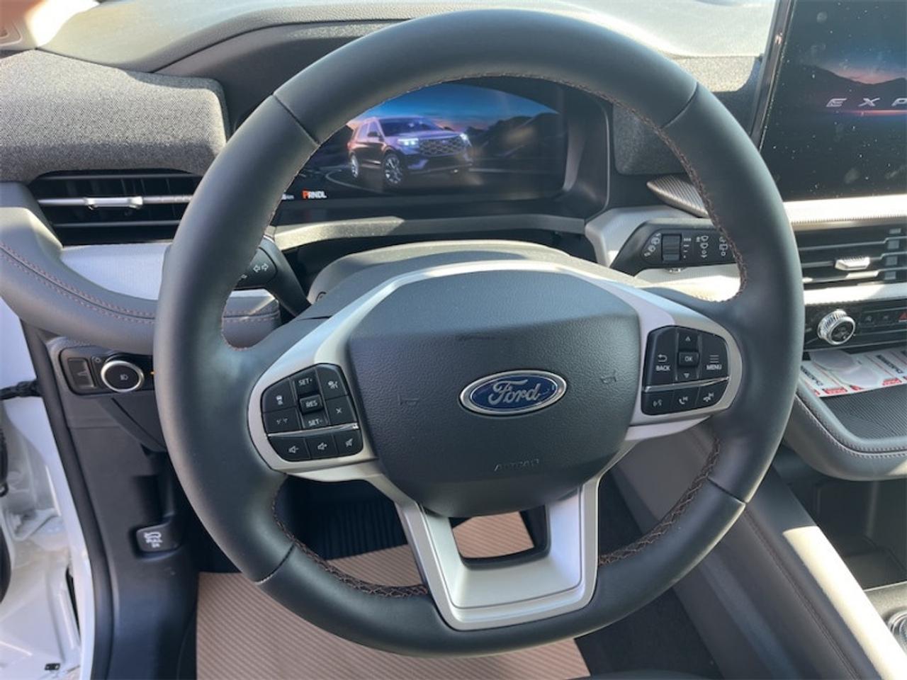 2026 Ford Explorer Active Photo5