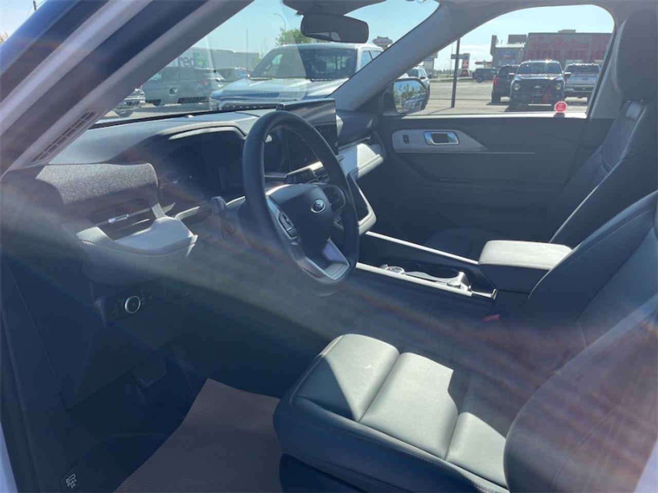 2026 Ford Explorer Active Photo5