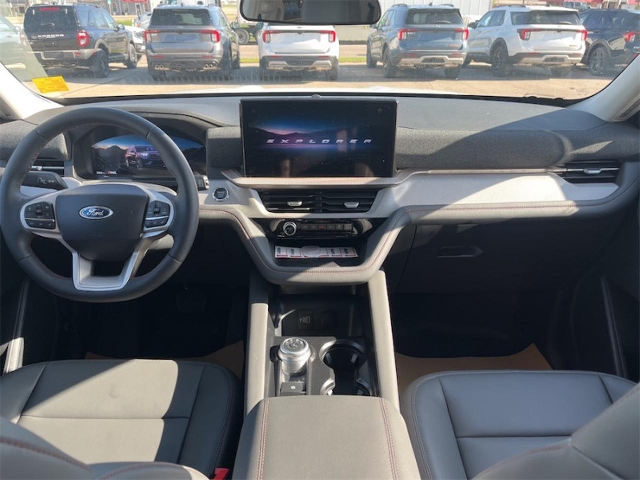 2026 Ford Explorer Active Photo5