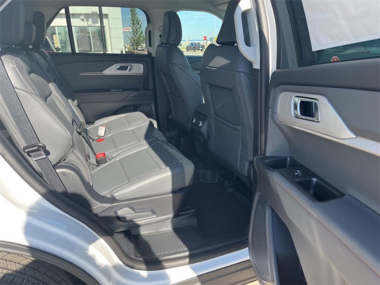2026 Ford Explorer Active Photo5