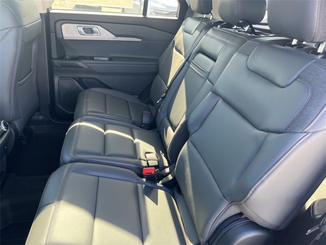 2026 Ford Explorer Active Photo5
