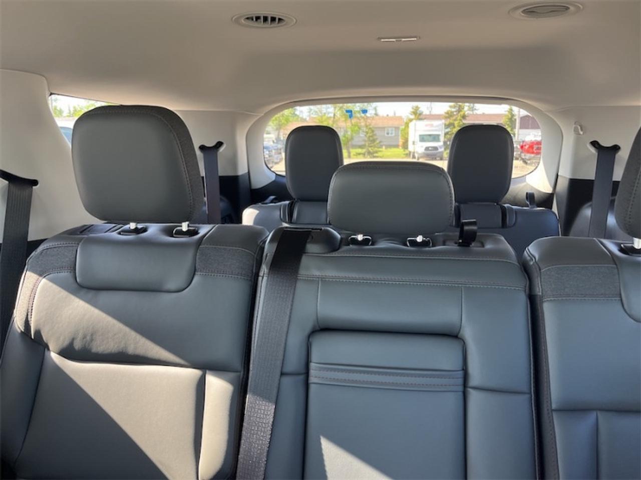 2026 Ford Explorer Active Photo5
