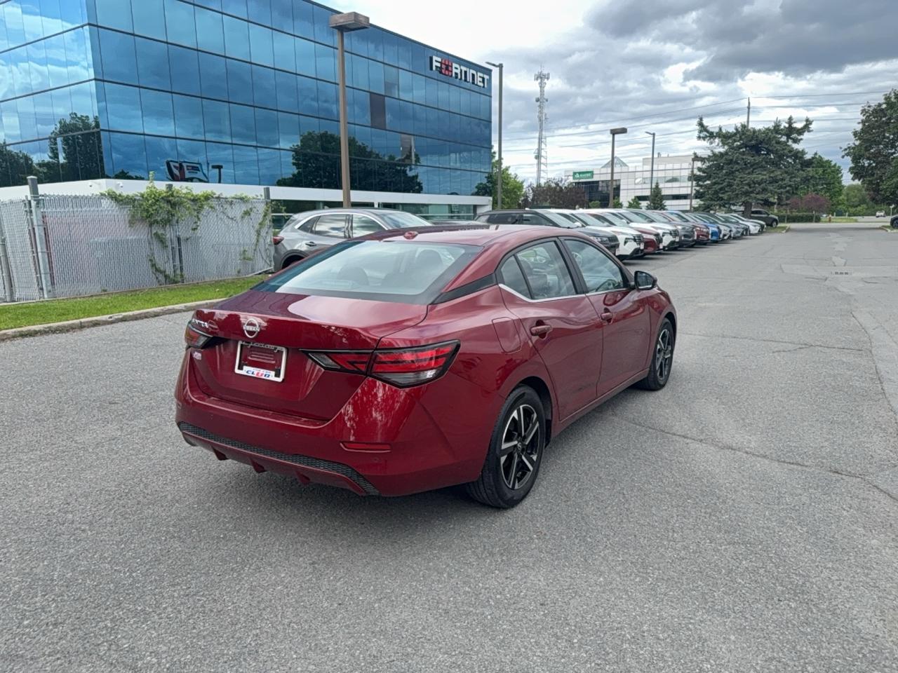2025 Nissan Sentra SV Photo4
