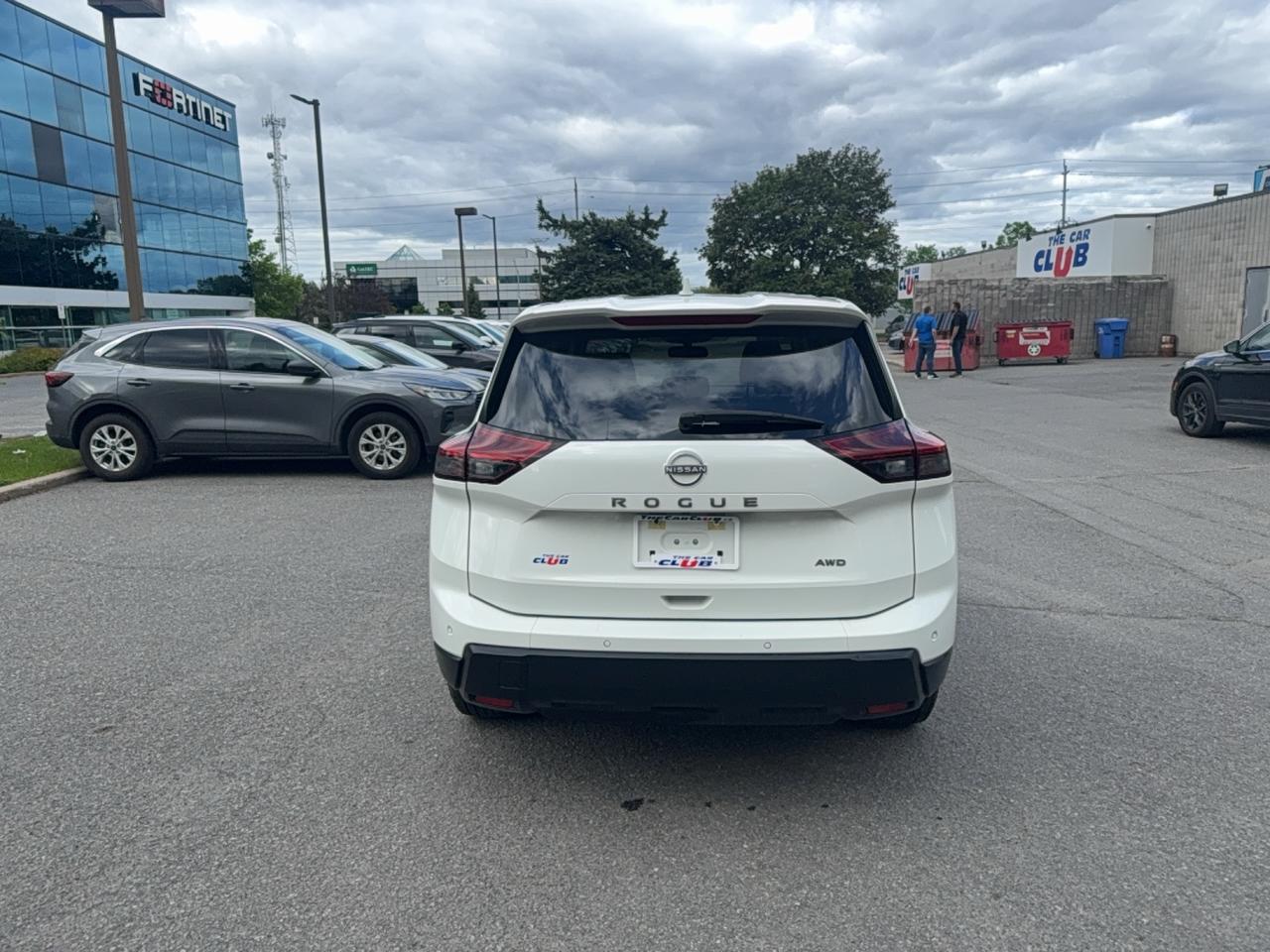 2025 Nissan Rogue S Photo2