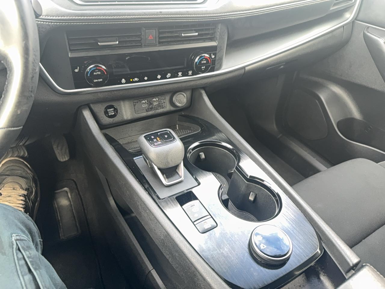 2025 Nissan Rogue S Photo