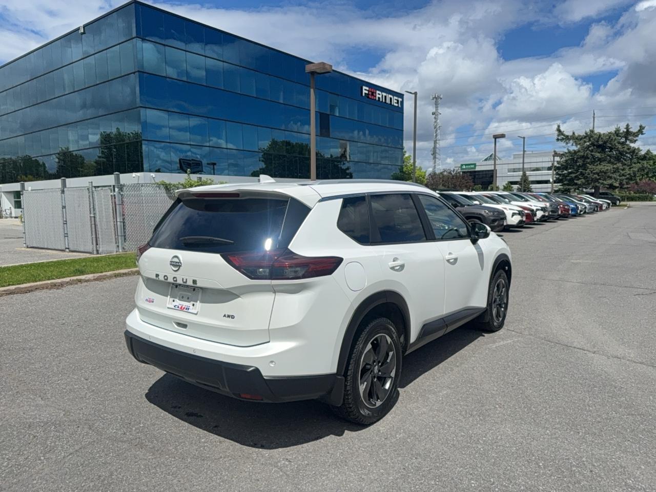 2025 Nissan Rogue SV MOONROOF Photo