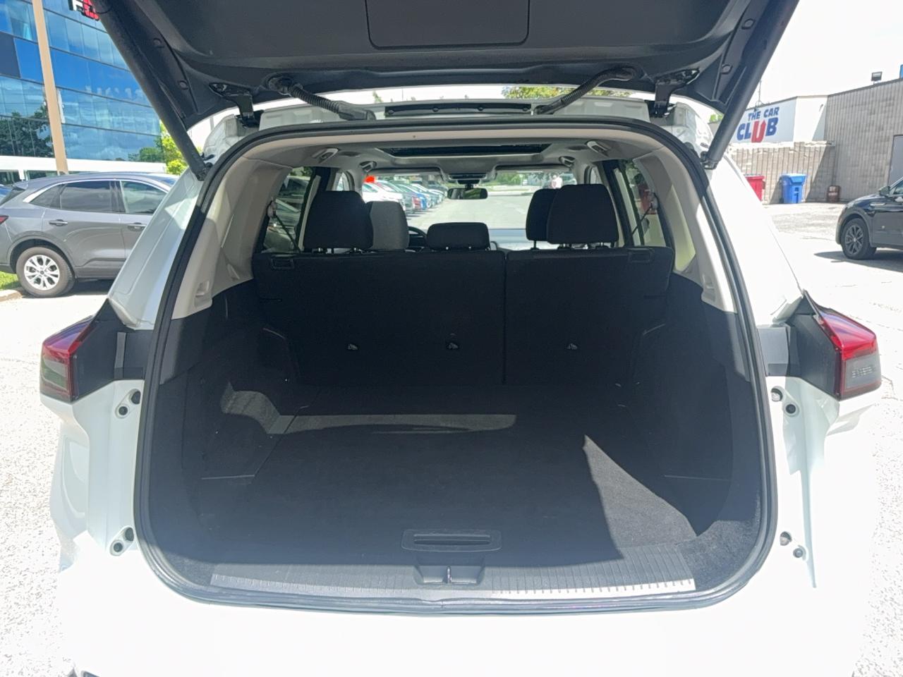 2025 Nissan Rogue SV MOONROOF Photo