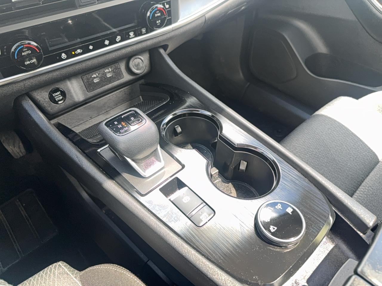 2025 Nissan Rogue SV MOONROOF