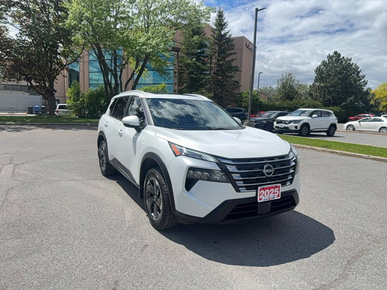 2025 Nissan Rogue SV MOONROOF Photo