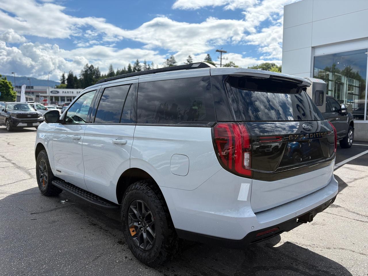 2026 Ford Expedition Tremor Photo2
