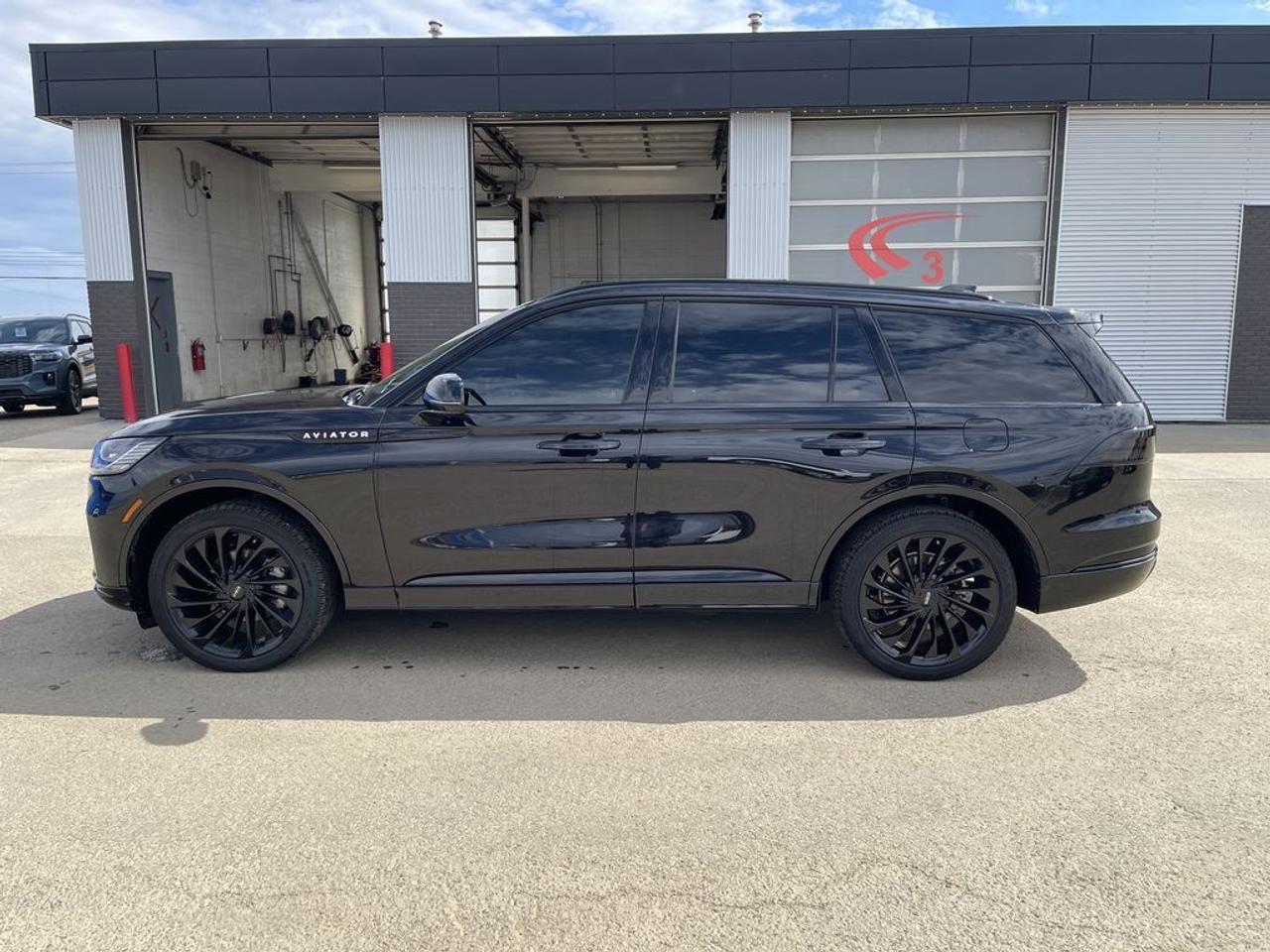 2025 Lincoln Aviator Reserve Photo3