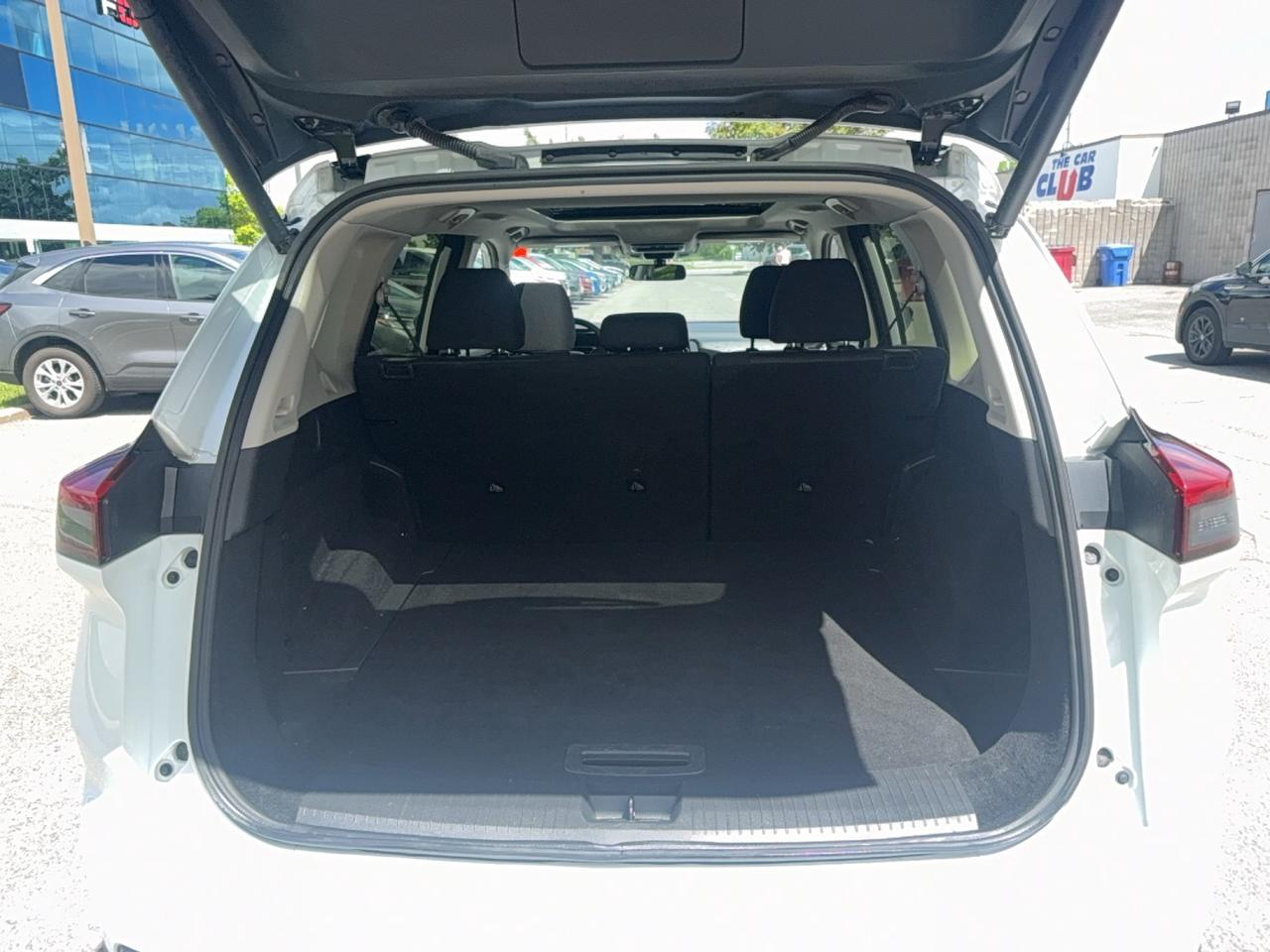 2025 Nissan Rogue SV MOONROOF Photo